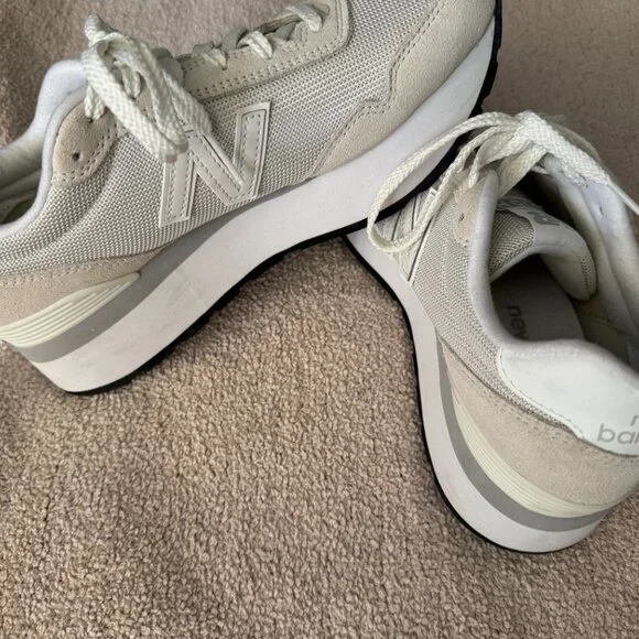 New Balance 574 Suede Mesh Sneakers – Size 8, White/Nude - Picture 7 of 8